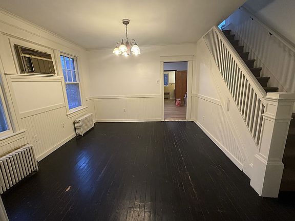 4th image of 105 Spring St