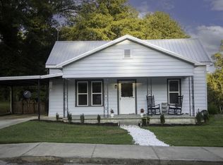 269 S Hill St, Toccoa, GA 30577