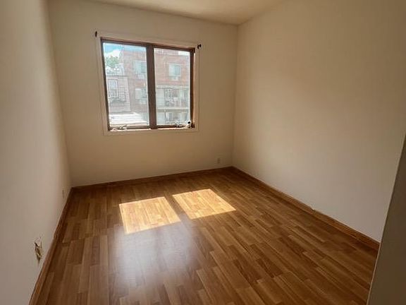 3rd image of 137 28th Ave #2