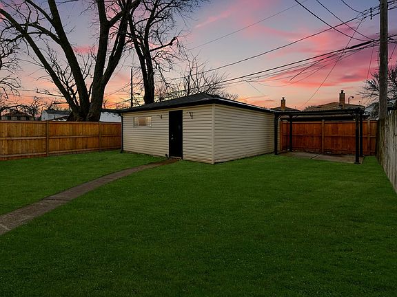 3rd image of 5942 N Ozanam Ave