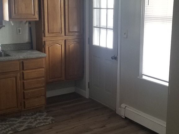 4th image of 330 Cherry St