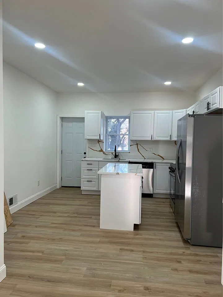3 bed, 2.5 bath, 2200 sqft, $1,800 — Photo 3