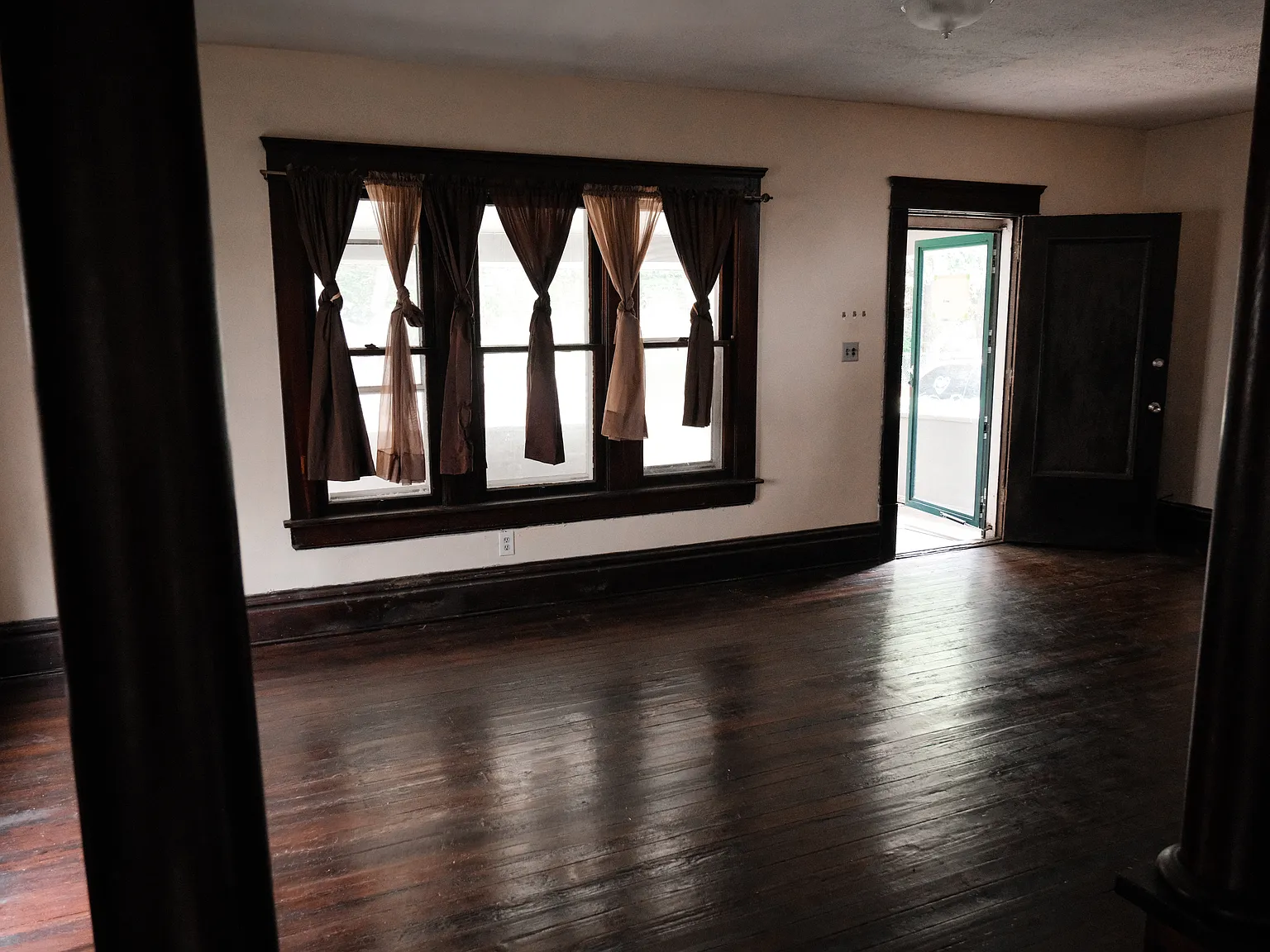 3 bed, 1.5 bath, 1498 sqft, $1,250 — Photo 2