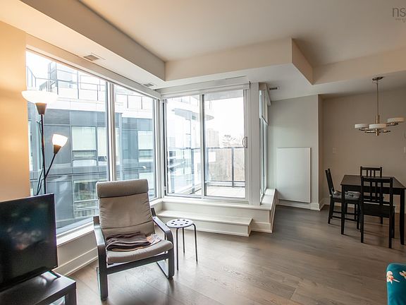 4th image of 1585 S Park St #404