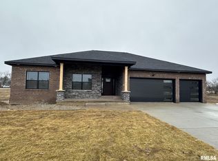 63 Moonlight Ct, Chatham, IL 62629