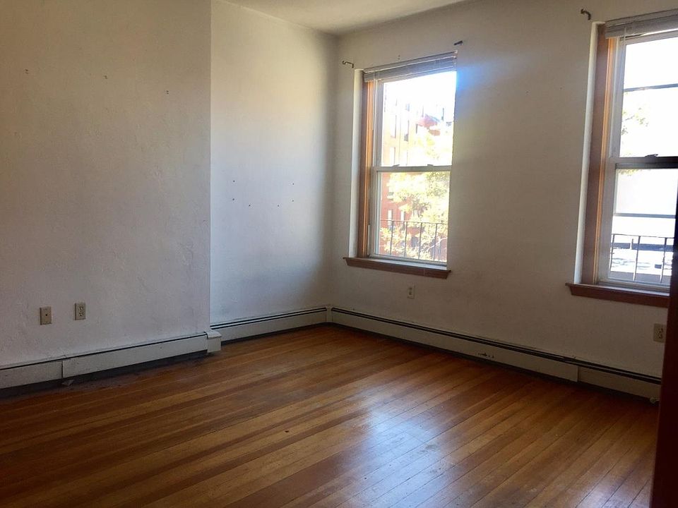 2nd image of 276 North St