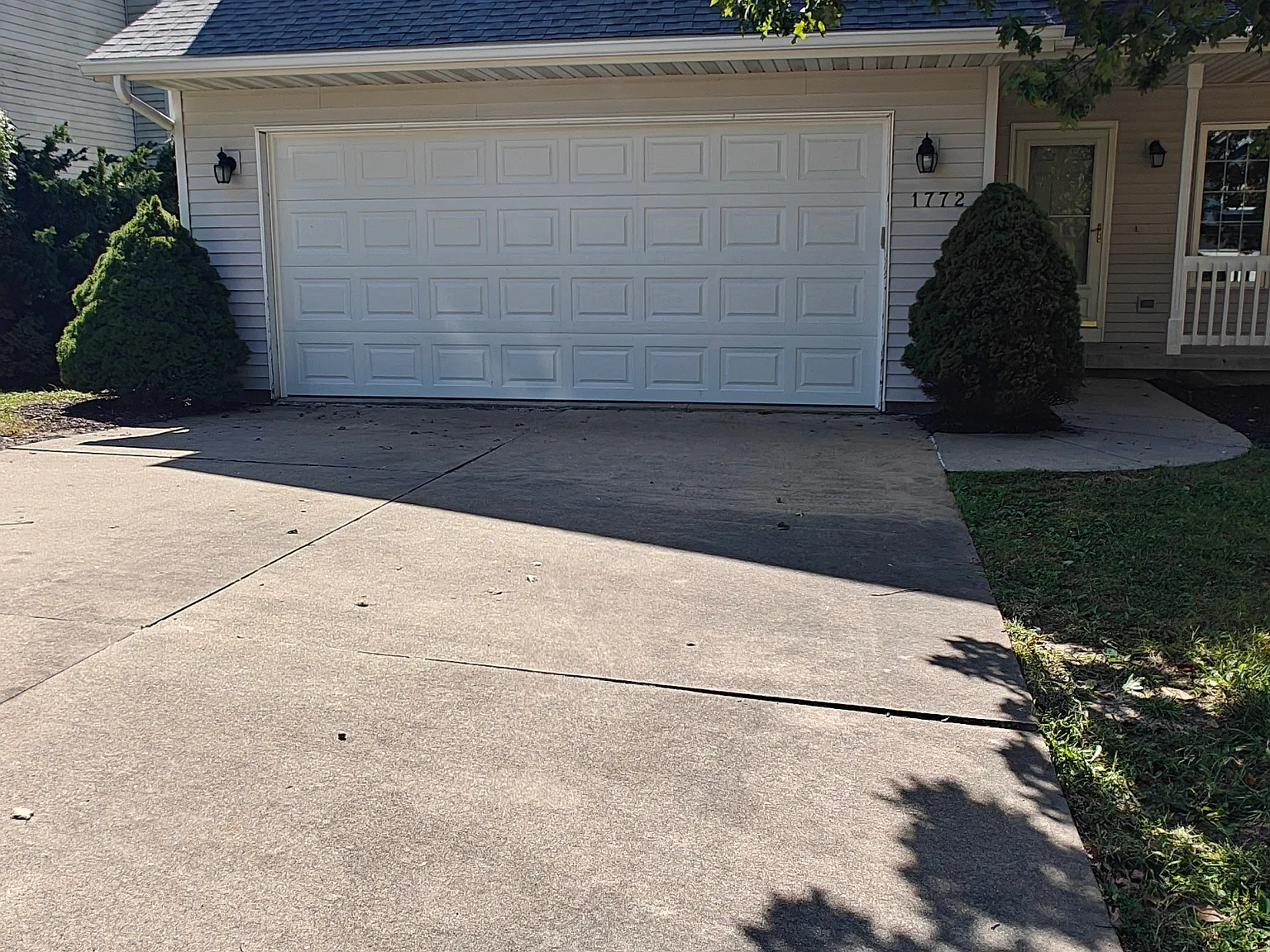 4 bed, 2.5 bath, 1996 sqft, $2,950 — Photo 2