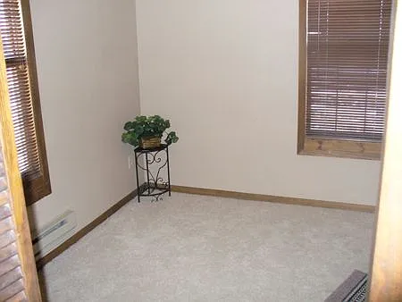 857 N Pine St — Photo 7