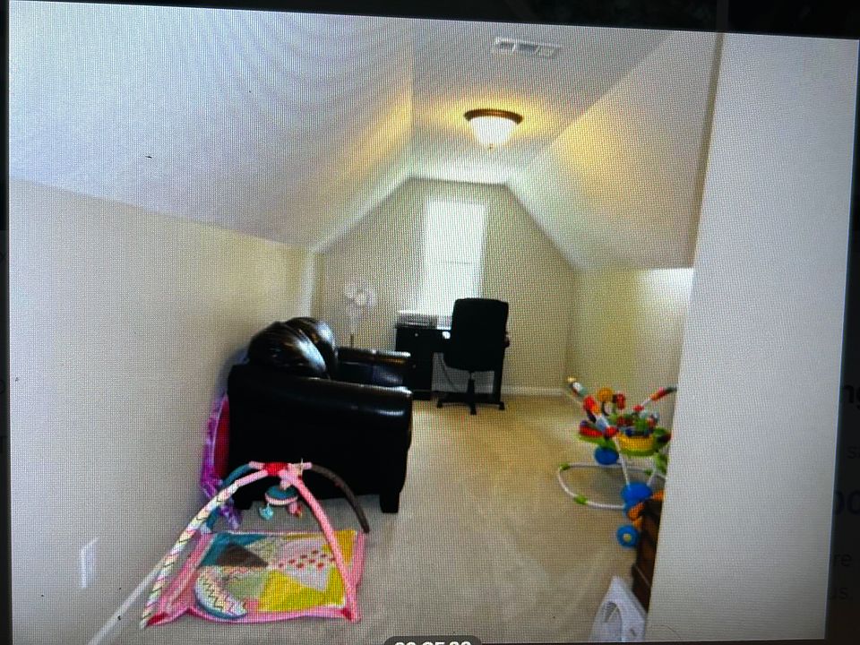 2nd image of 571 Laurel Ln