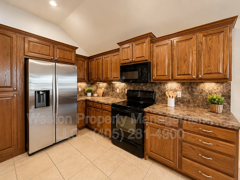 821 NW 120th Ter — Photo 7