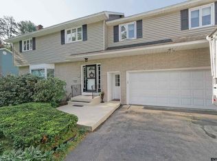 920 S Pine Hill Dr, Schenectady, NY 12303