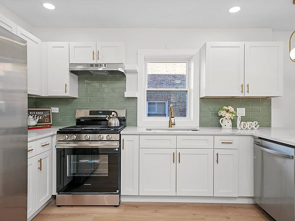 3rd image of 5334 W Gladys Ave
