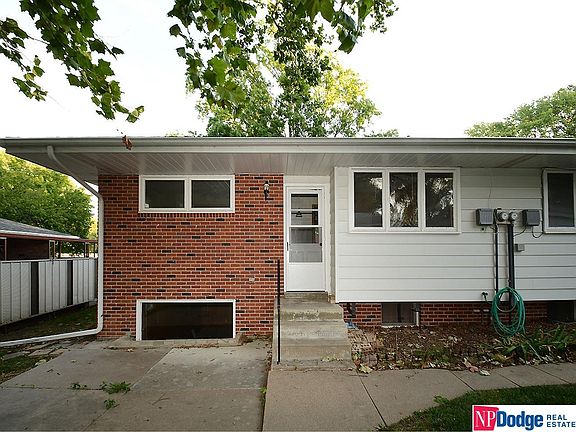5th image of 211 & 215 Lakewood Dr