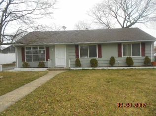 90 Leonard Dr, Bridgeport, CT 06606