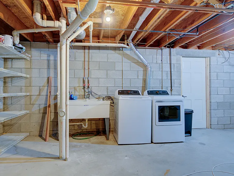 S79W17090 Pamela Ct — Photo 38