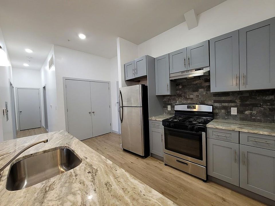 1st image of 194 Lincoln Ave #103