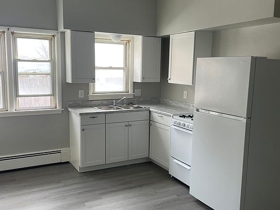 2nd image of 2084 W 4th St #8