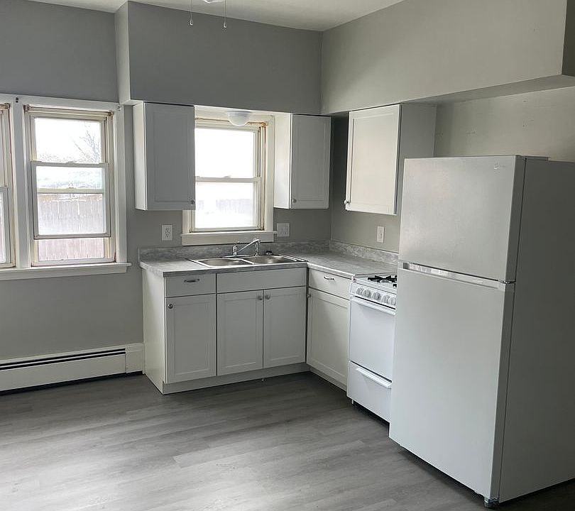 1st image of 2084 W 4th St #8