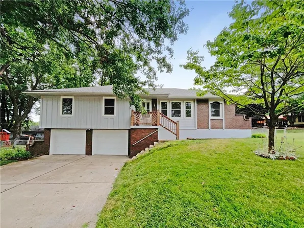2516 NW Meadowview Cir, Blue Springs, MO 64014