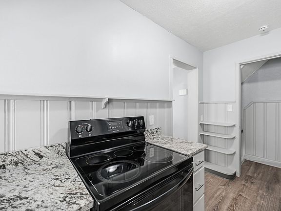 5th image of 253 E 250th St