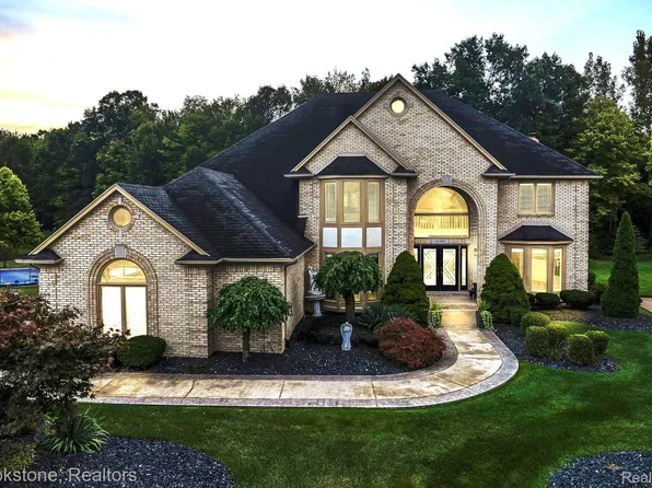 14446 Knightsbridge Dr, Shelby Township, MI 48315