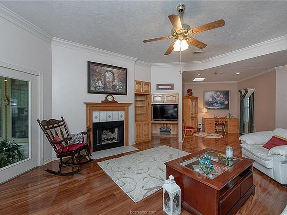 2nd image of 19 Bermuda Ln