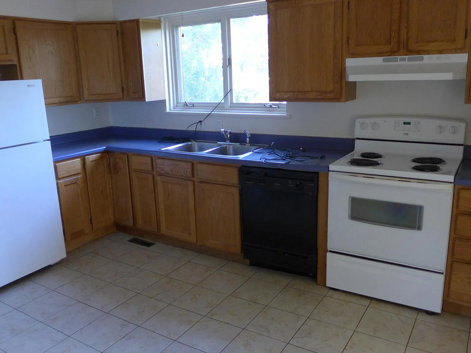 4 bed, 1500 sqft, $5,600 — Photo 2