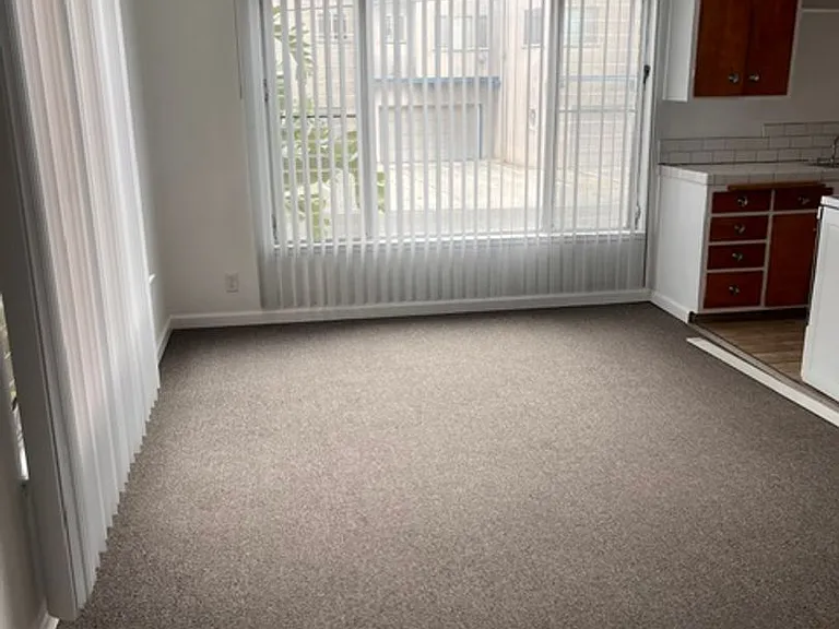 252 Acton Pl — Photo 3