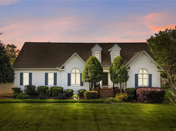 11809 Hogans Aly, Chester, VA 23836