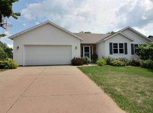 112 Harvest Cir, Oregon, WI 53575