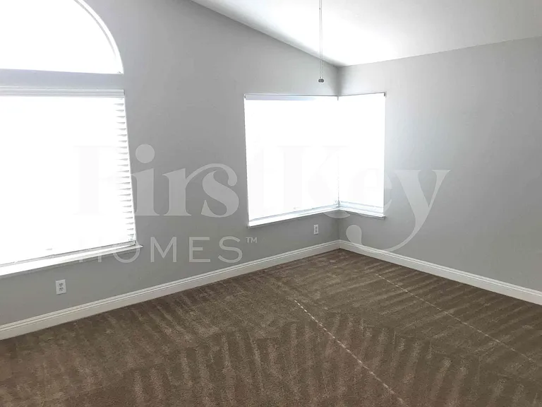 8041 Hilliard Ave — Photo 15