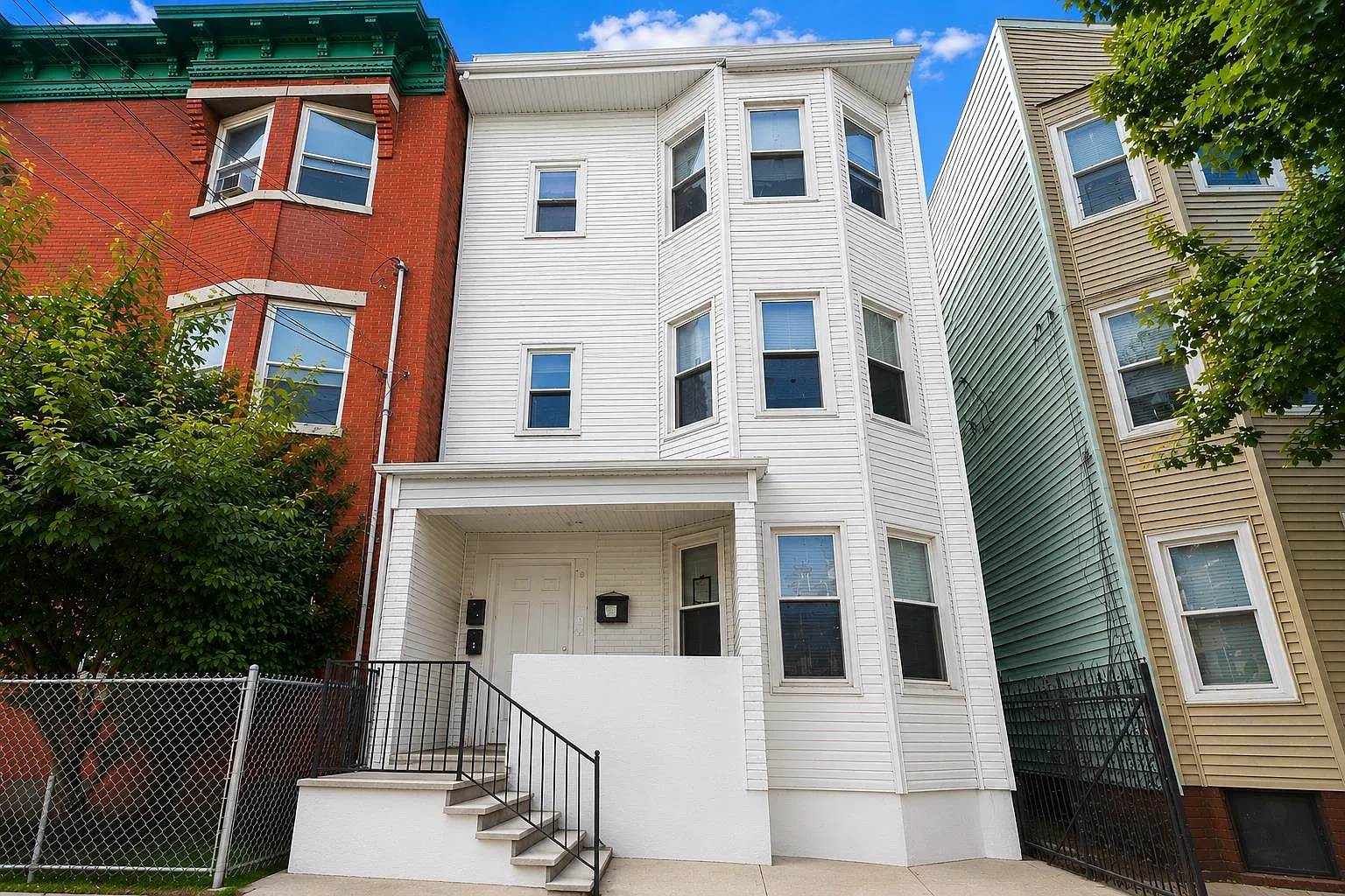4 bed, 1.0 bath, $2,750 — Photo 1