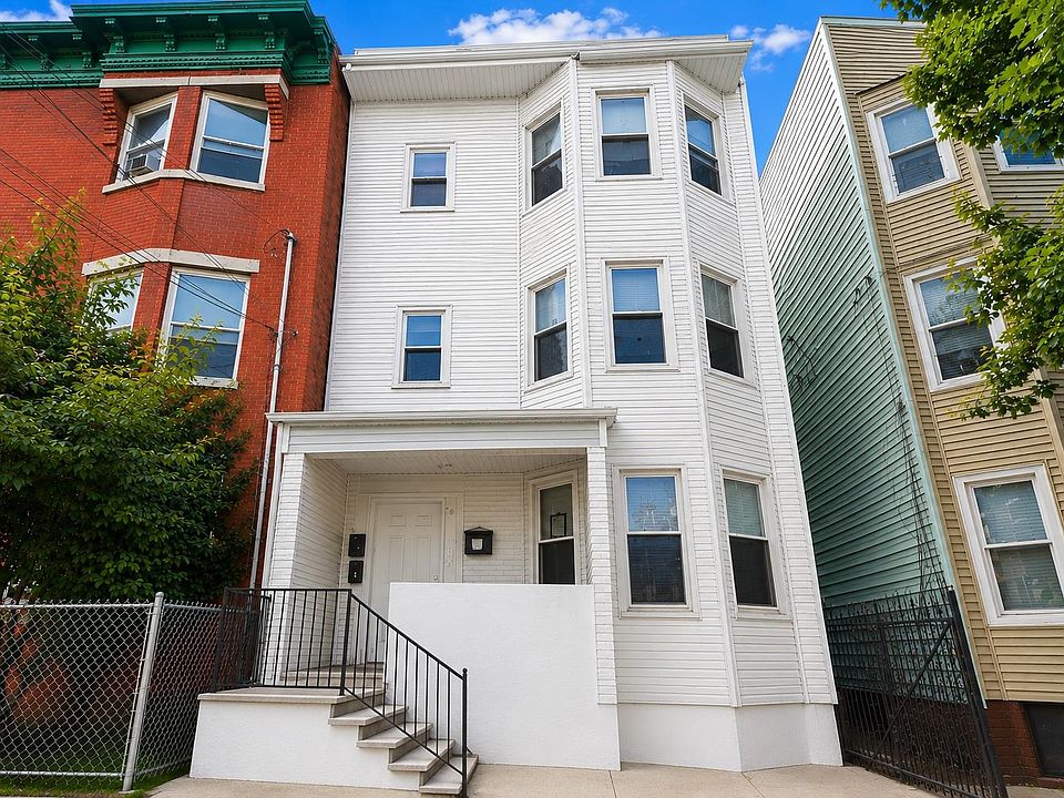 1st image of 52 3rd St #3