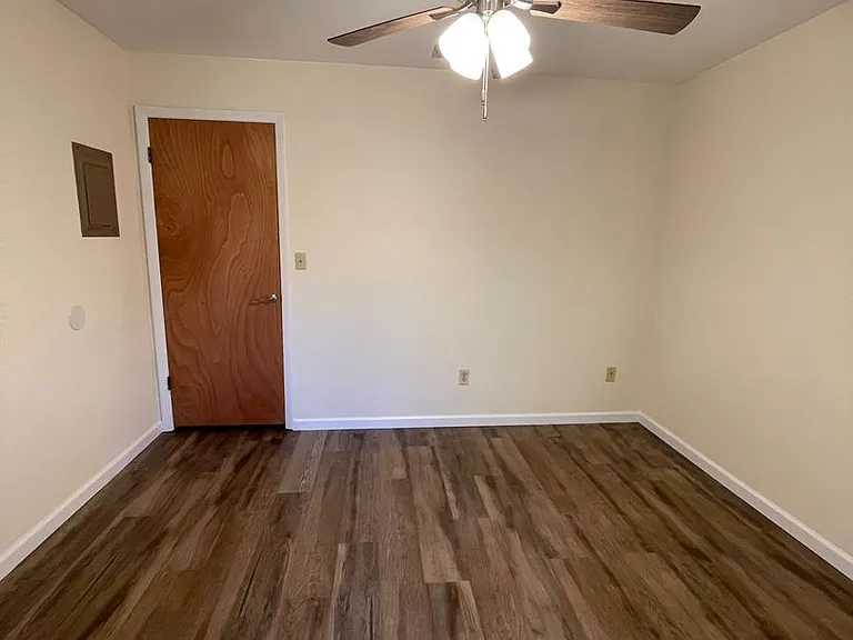 914 SW 59th Ter — Photo 11