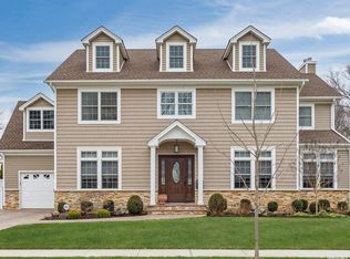 7 Atkinson Rd, Rockville Centre, NY 11570