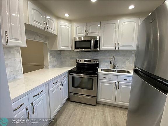 3rd image of 2050 NE 39th St APT E108