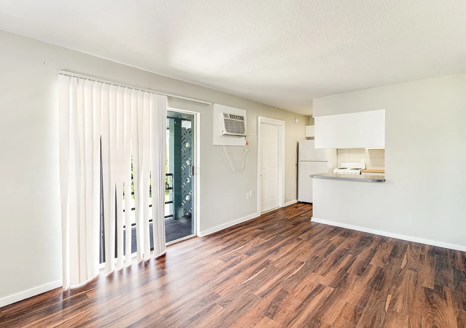 1343 West Point Dr - Unit 4 — Photo 3