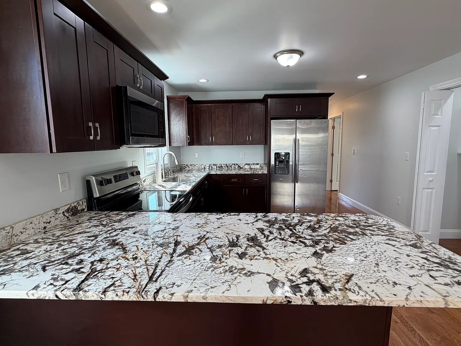 4 bed, 1400 sqft, $3,000 — Photo 3