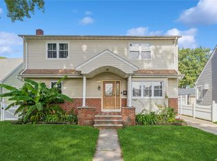 211 Brooklyn Ave, New Hyde Park, NY 11040