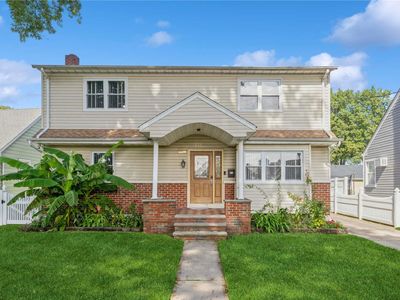 211 Brooklyn Avenue, New Hyde Park, NY, 11040