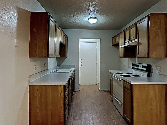 5th image of 1065 Westcliff Ave