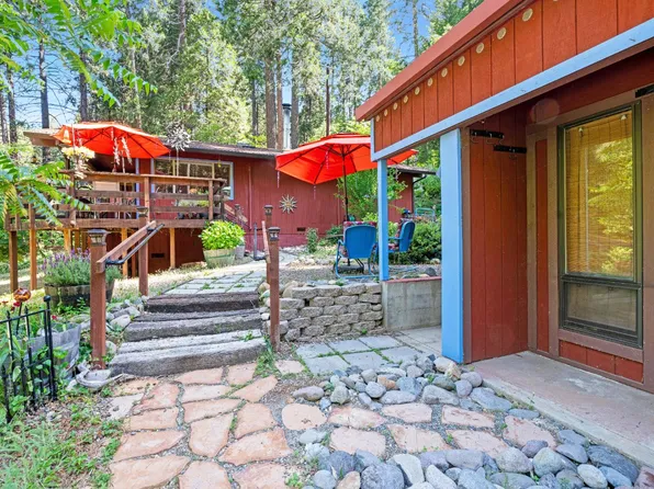 5560 Robinhood Ln, Pollock Pines, CA 95726