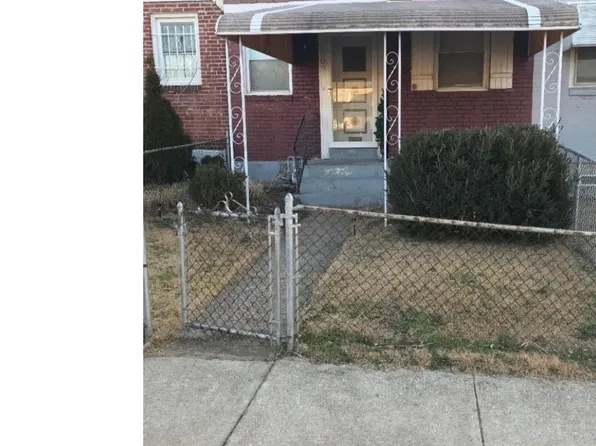 1009 Pine Rd, Sharon Hill, PA 19079