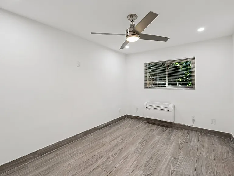458 Ballantyne St — Photo 11
