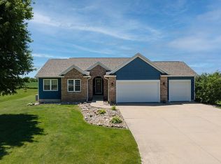320 Circle Dr, Walford, IA 52351