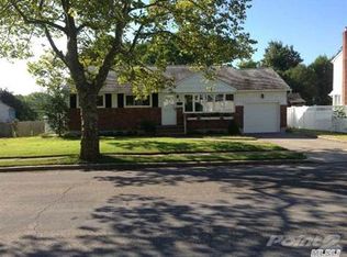 3 Lark Ave, Old Bethpage, NY 11804
