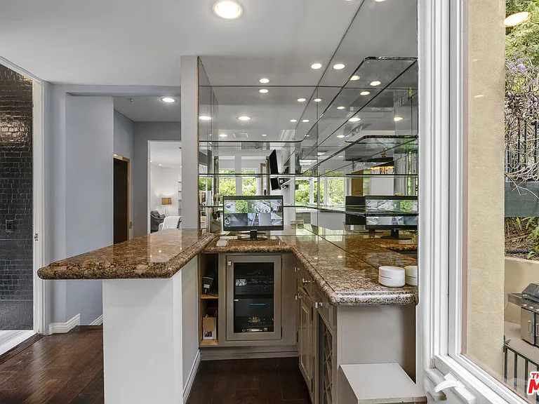 10023 Westwanda Dr — Photo 29