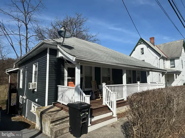 641 E Freedom Ave, Burnham, PA 17009