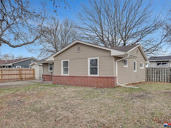 3rd image of 3120 NW 49th St