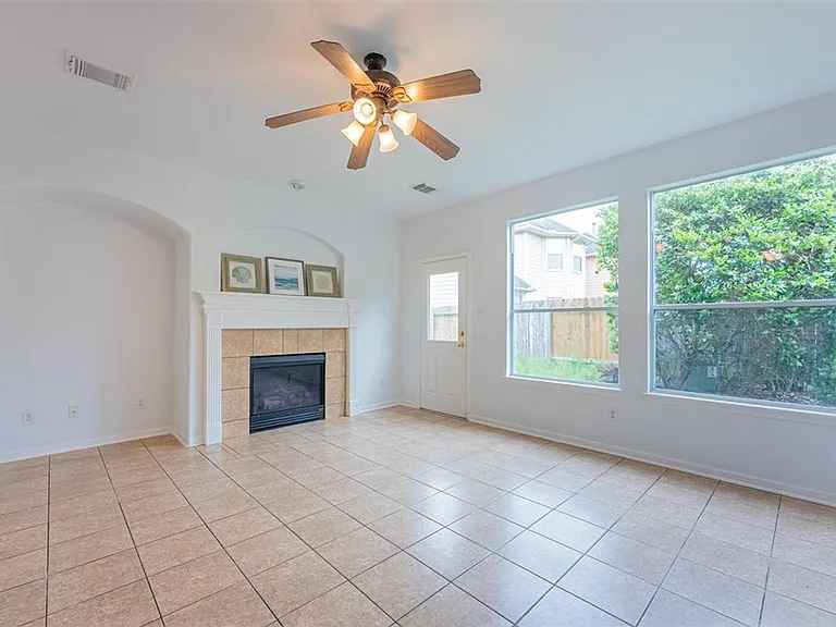 21706 Spring Vine Ln — Photo 8